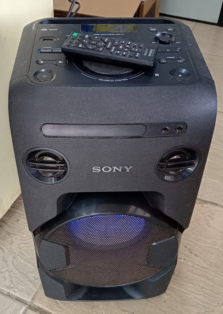 Equipo De Sonido Marca Sony Con Control Modelo Mhc-V11 Usado En Buen Estado Acc Cable PowerLuces