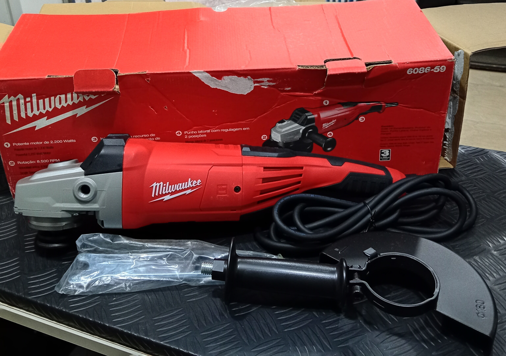 Pulidora Marca Milwakee Modelo E70a9 Tamaño Grande Usado En Buen Estado Acc En Caja EstropeadaLlaveManijaProtector