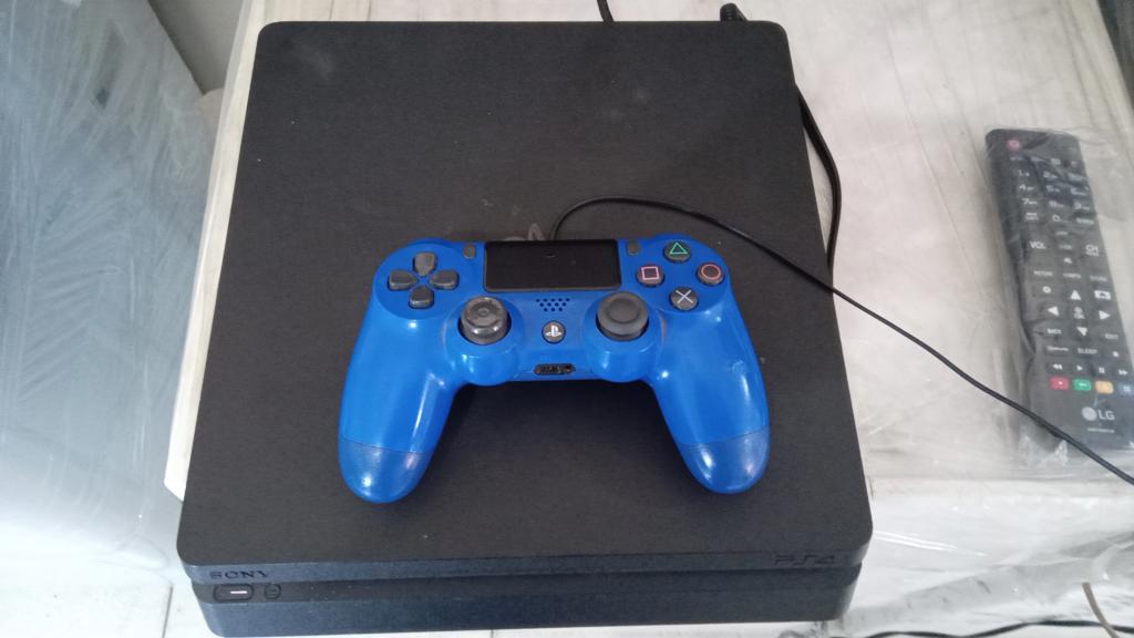 Juego Electronico Ps4 Marca Sony Modelo Uh2215a Disco Duro 500 Gb Con Control Sin Caja Usado En Buen Estado Acc Cable PowerCable Hdmi