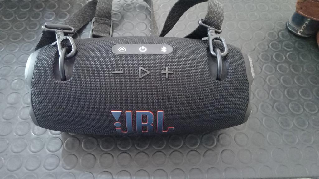 Parlante Portatil Marca Jbl Modelo Xtreme 4 Usado En Buen Estado Con Colgante Acc No Tiene