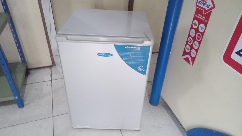 Frigobar Marca Electrostar Litros 76 Modelo Eshd1081 Usado En Buen Estado Con 1 Parrilla Acc 2 Bandejas