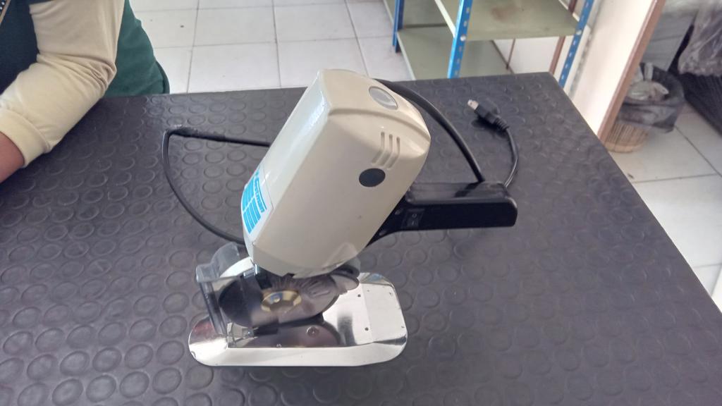 Cortadora De Tela Marca Westman Modelo Rs100 Usado En Buen Estado Acc No Tiene