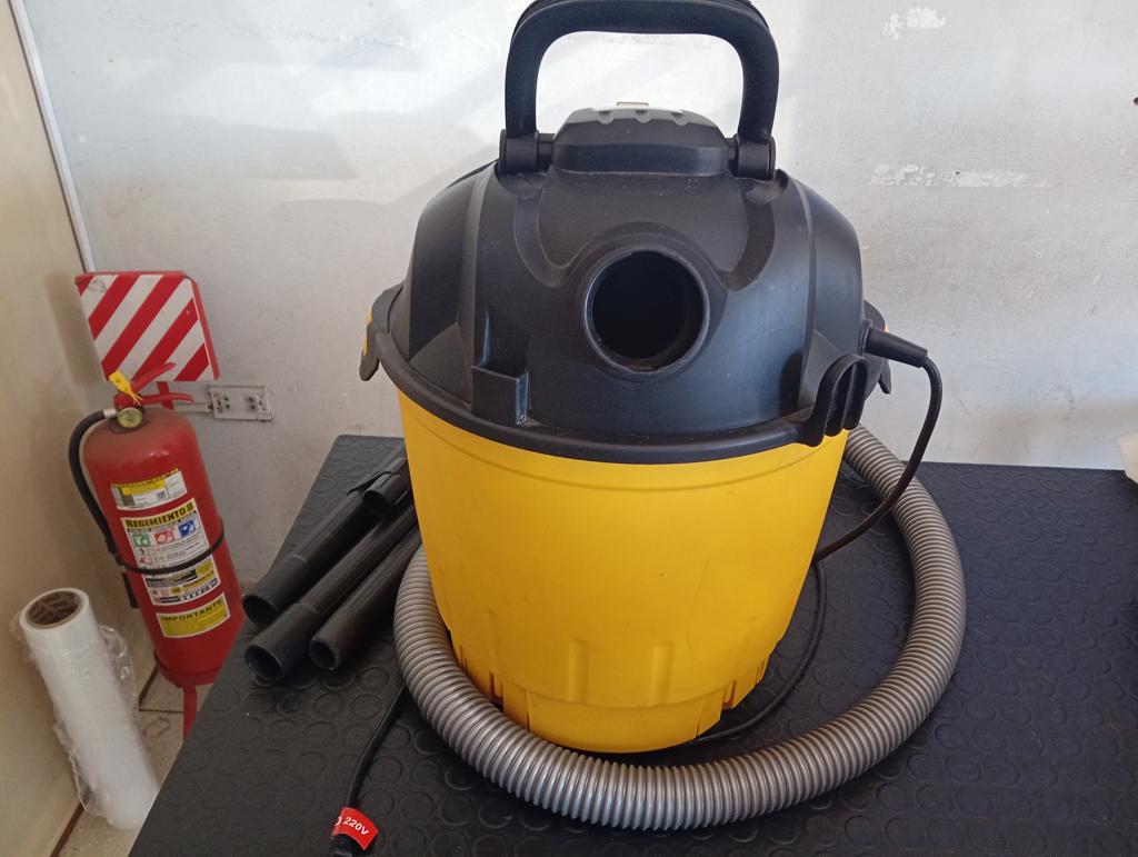 Foto 2 de Aspiradora Marca Wasko. Modelo Gt Profi Usado Con Desgaste Acc 3 TubosManguera