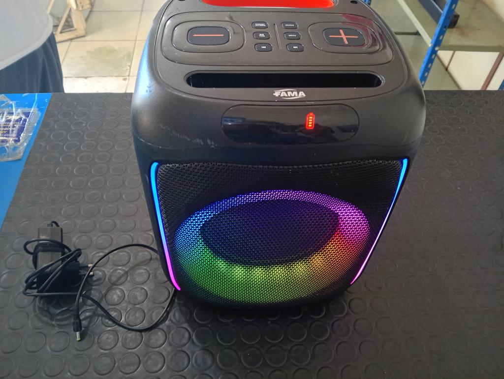 Parlante Portatil Marca Fama Modelo Bx0669a Acc No Tiene