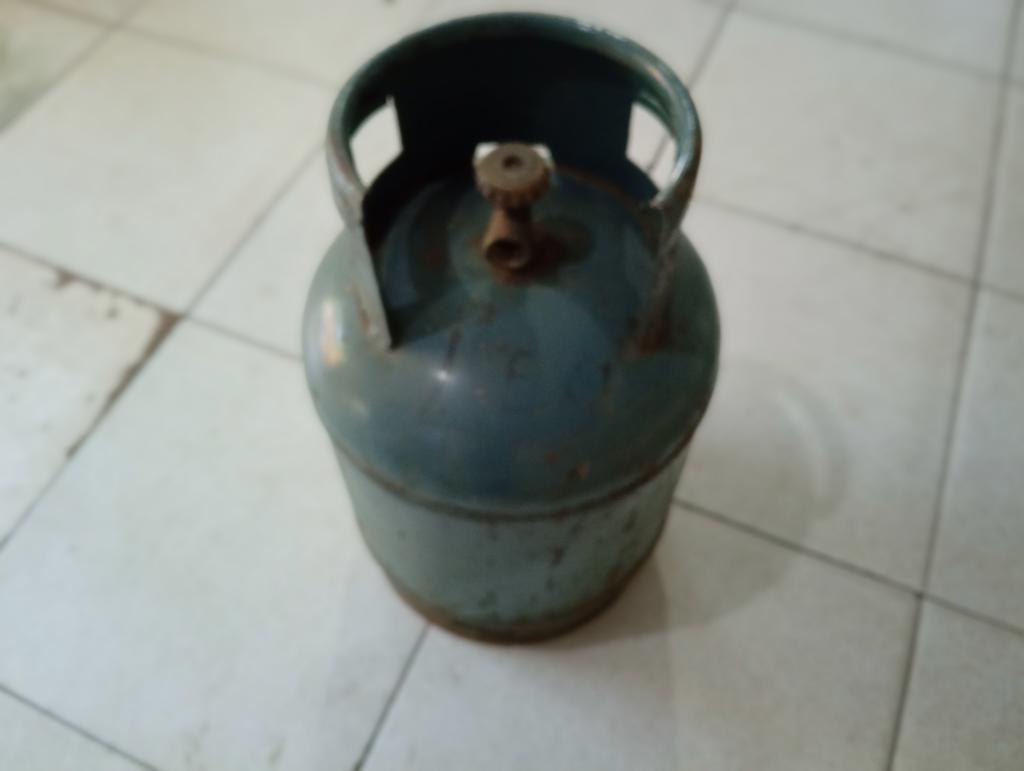 Foto 2 de Garrafa Cap 10 Kg. Marca No Tiene Usado En Buen Estado Color Gris Verde Acc No Tiene