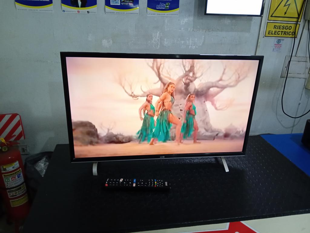 Televisor Led Smart De 32 '' Marca Jam Modelo A32hd218s Con Control Usado En Buen Estado Acc Patitas