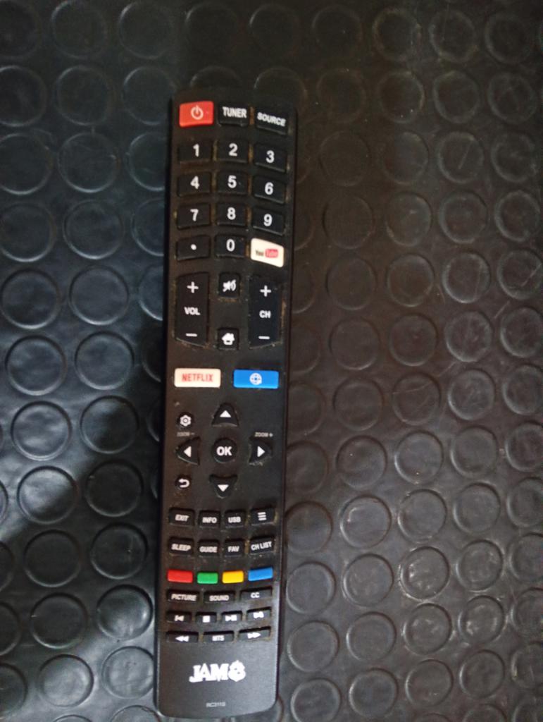Foto 2 de Televisor Led Smart De 32 '' Marca Jam Modelo A32hd218s Con Control Usado En Buen Estado Acc Patitas