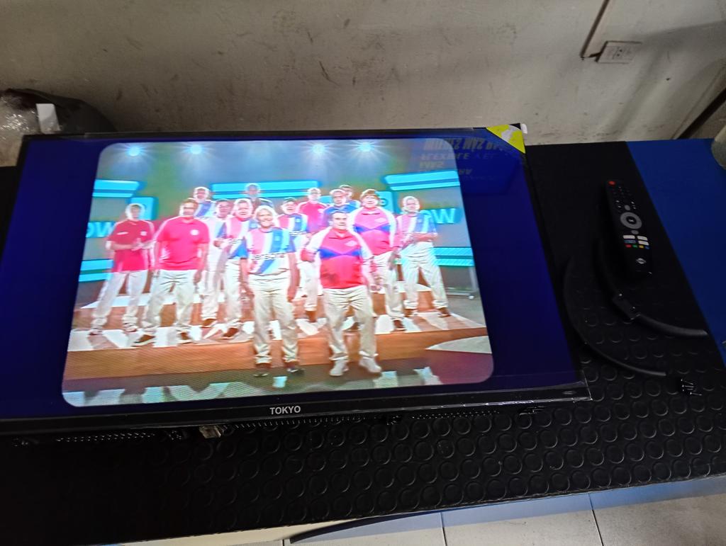 Televisor Led Smart De 32 '' Marca Tokyo Modelo Tvtokhf32gtv Con Control Usado En Buen Estado Acc Patitas