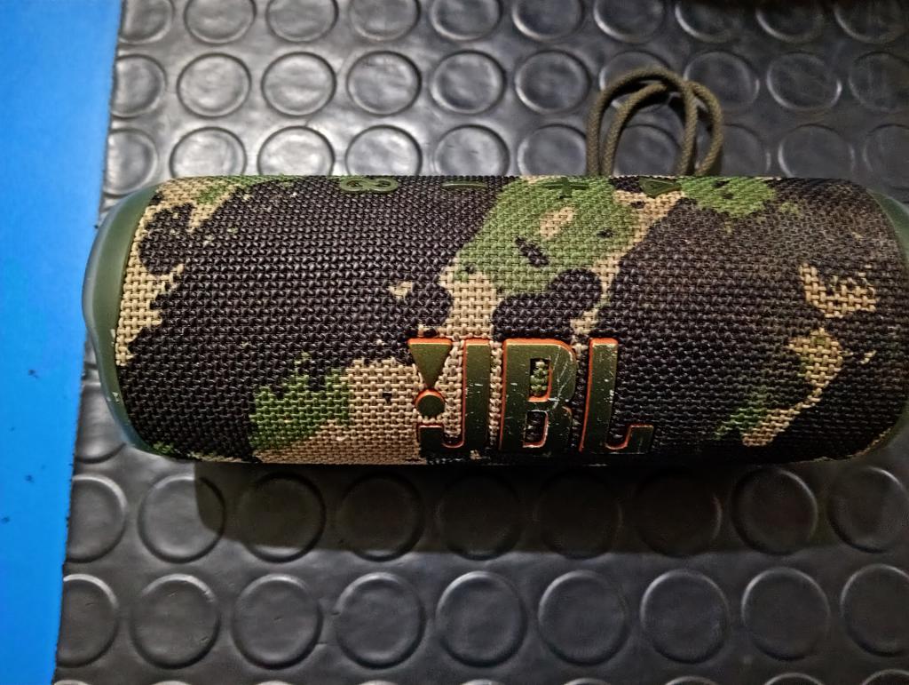 Speaker Potencia Watts No Tiene Marca Jbl Sin Control Modelo Flip 6 Usado Con Desgaste Sin Caja Acc No Tiene