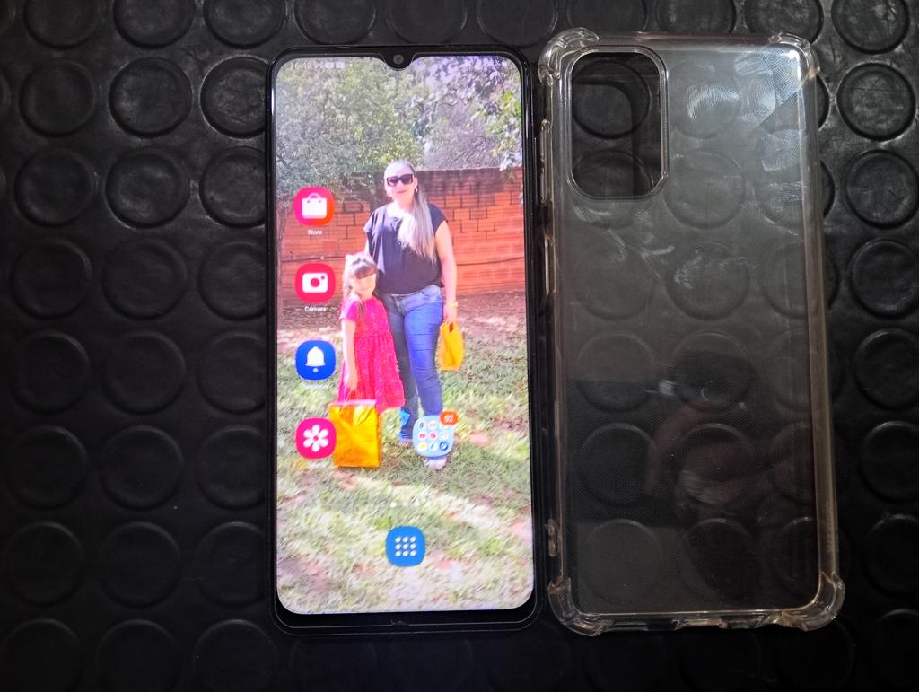 Celular Marca Samsung Modelo A13 Memoria Ram 4 Gb Almacenamiento Interno 64 Gb Imei 350.633.290.357.957 Acc Protector Transparente