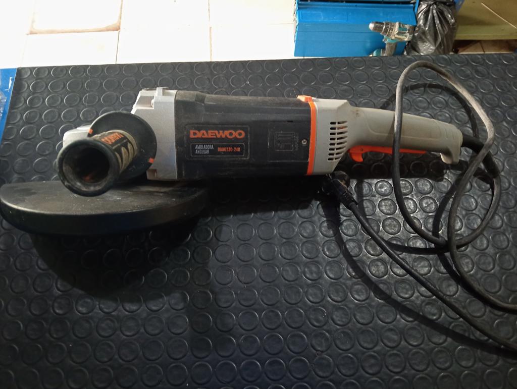 Foto 2 de Pulidora Marca Daewoo Modelo Daag230-240 Tamaño Mediano Usado En Buen Estado Acc ProtectorManija
