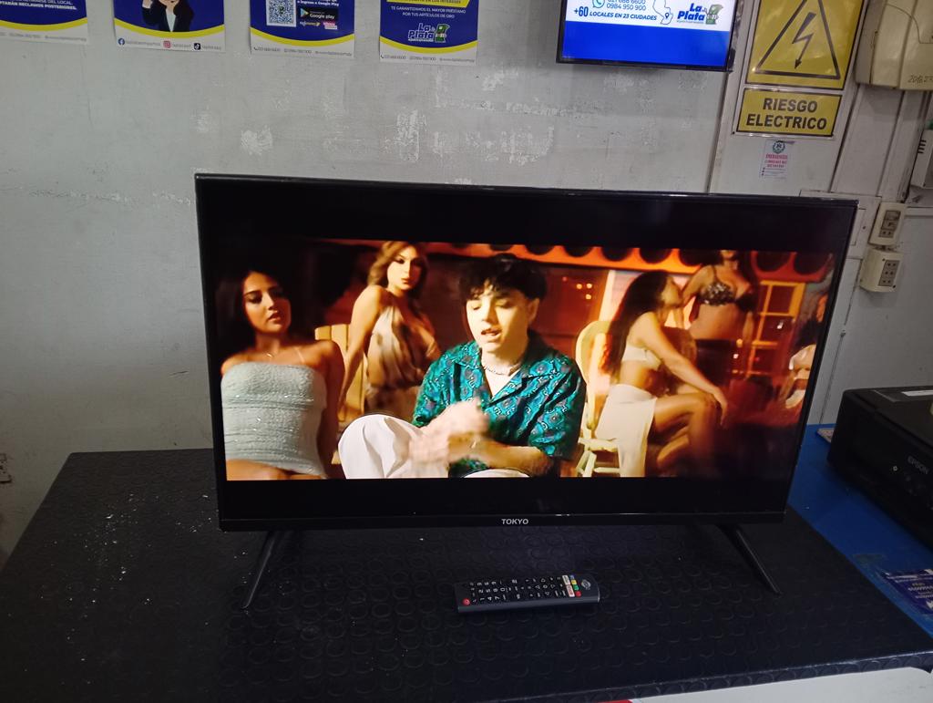 Televisor Led Smart De 32 '' Marca Tokyo Modelo Tvtokff32wb Con Control Usado En Buen Estado Acc Patitas