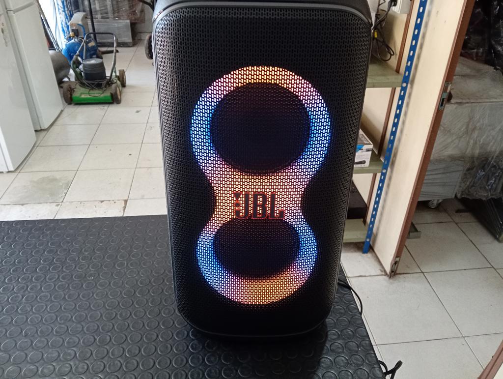 Caja De Sonido Amplificada Marca Jbl Modelo Party Box Club 120 Sin Control Nuevo Sin Uso Acc Cargador