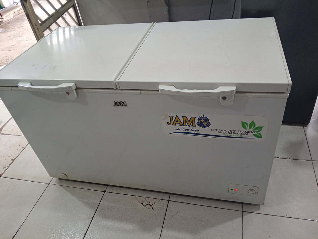 Congeladora / Frezzer Marca Jam Litros 420 Modelo Jamd543c Usado En Buen Estado Acc 2 Bandejas