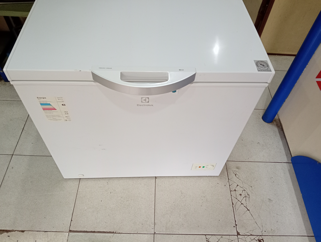 Congeladora / Frezzer Marca Electrolux Litros 200 Modelo Efcc25c5hqw Usado En Buen Estado Acc Bandeja