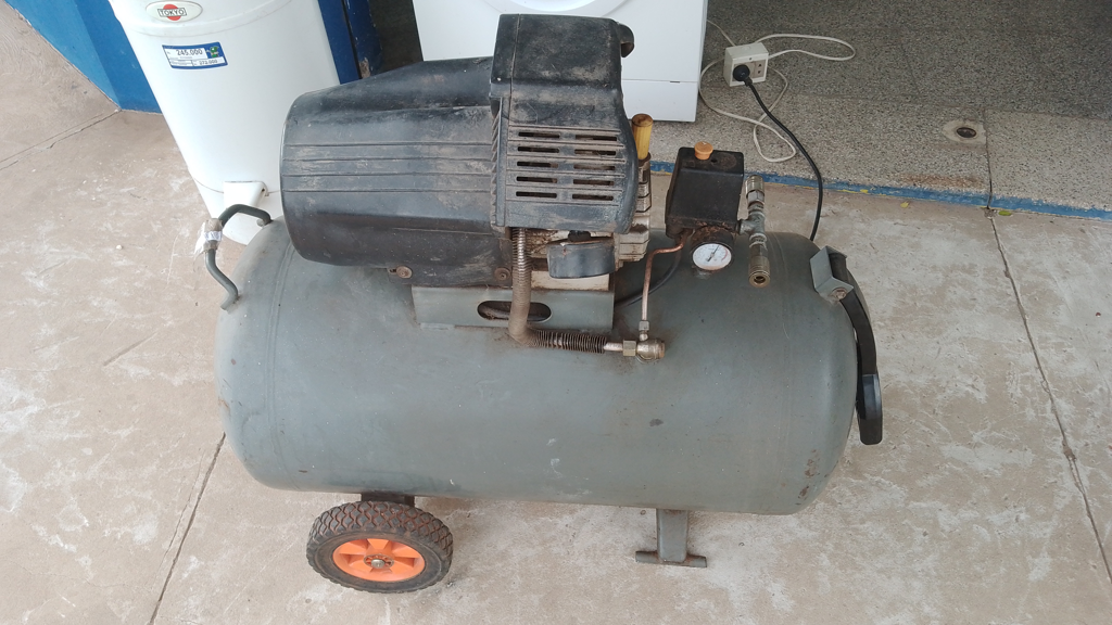 Compresor De Aire Marca No Tiene Modelo No Tiene Potencia Hp 3 Usado Con Desgaste Acc Manómetro