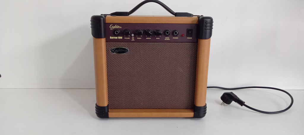 Amplificador De Sonido P/ Guitarra Marca Egletone Modelo Barrow 10w Usado En Buen Estado Acc No Tiene