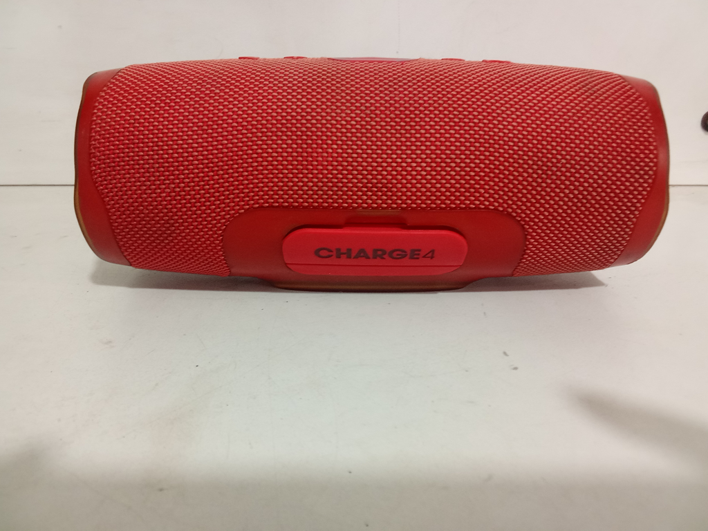 Speaker Potencia Watts No Tiene Marca Jbl Sin Control Modelo Charge 4 Usado En Buen Estado Sin Caja Acc Cargador