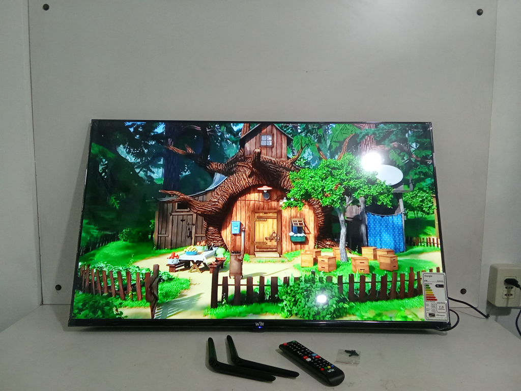 Televisor Led Smart De 43 '' Marca Win Modelo Win43fs Con Control Usado En Buen Estado Acc ControlPatitas