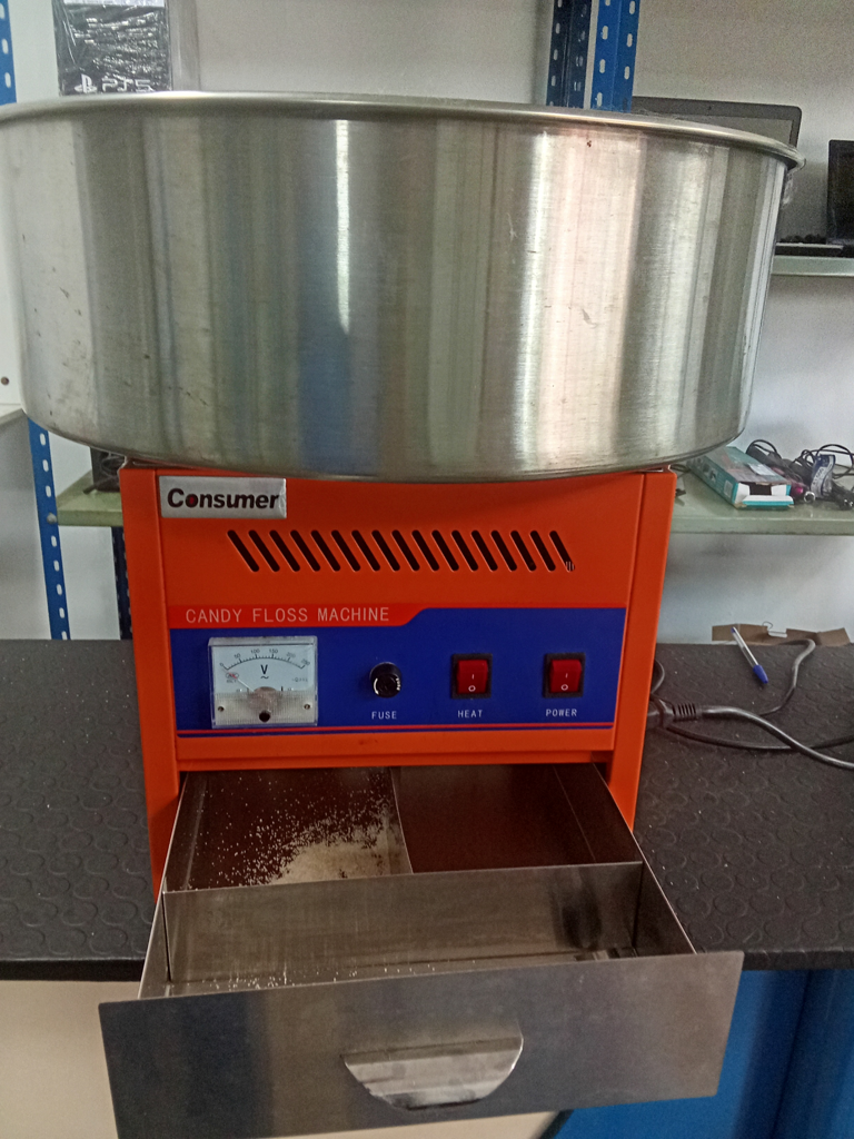 Maquina Para Hacer Algodon De Azucar Marca Consumer Modelo Cmr-Alg No Tiene Con No Tiene Acc Cable PowerCajaCuchara