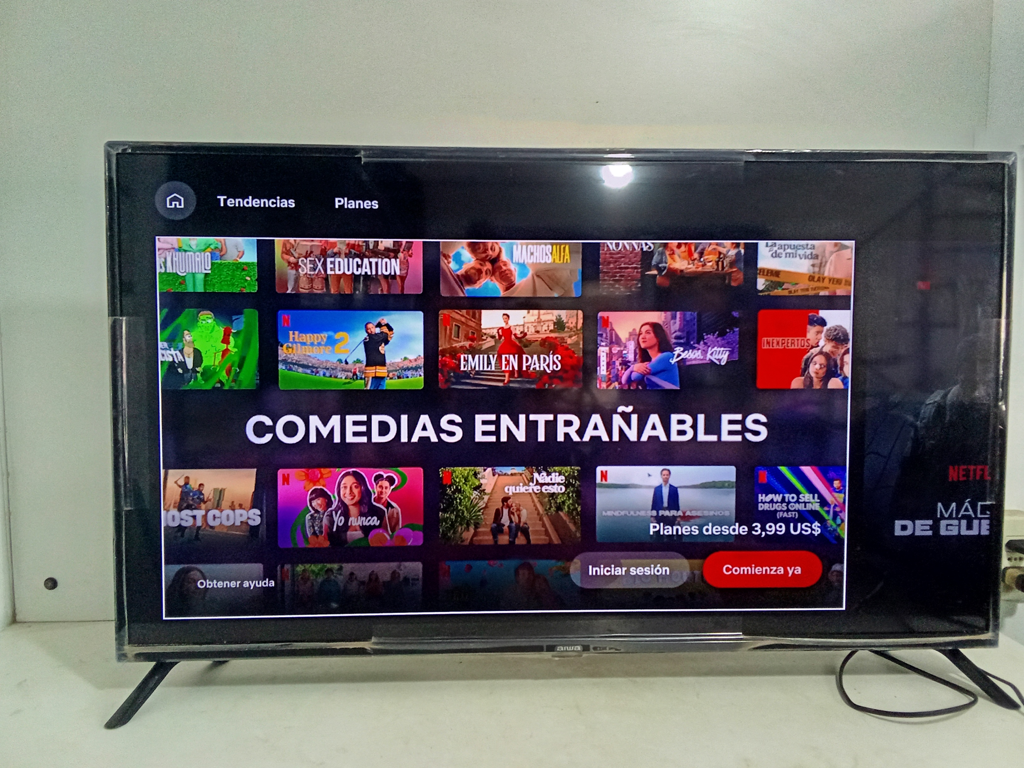 Televisor Led Smart De 43 '' Marca Aiwa Modelo No Tiene Con Control Usado En Buen Estado Acc PatitasUsbHdmi