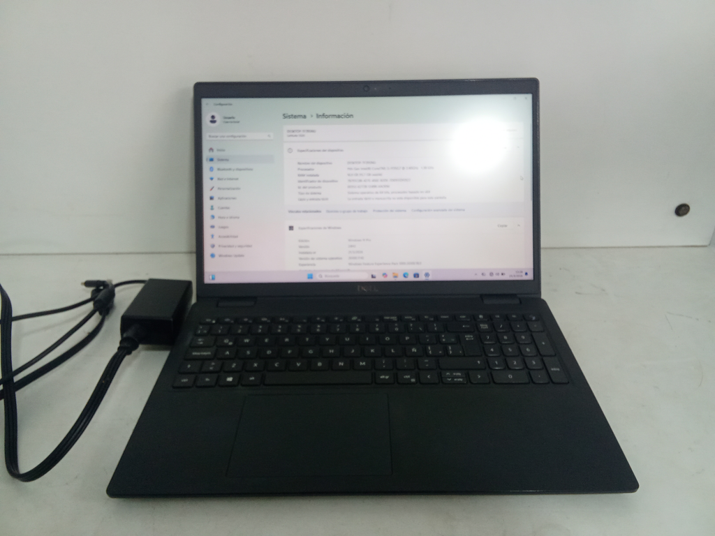 Notebook Marca Dell Modelo Latitude 3520 Procesador Intel Core I5 Memoria Ram 16 Gb Disco Duro 250 Gb Generacion 11 Acc CargadorUsbHdmiTeclado Numerico