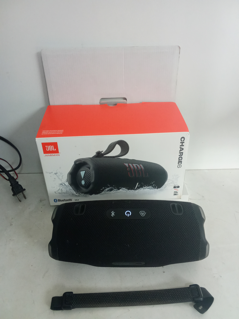 Speaker Potencia Watts No Tiene Marca Jbl Sin Control Modelo Charge 6 Usado En Buen Estado Con Caja Acc Correa