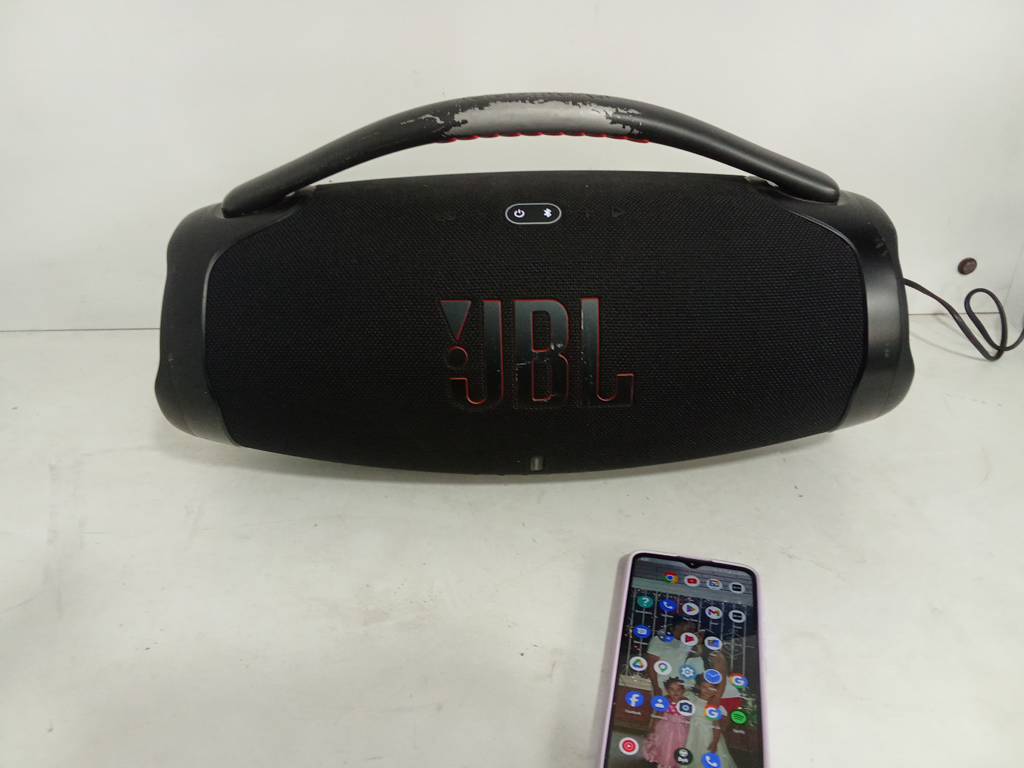 Speaker Potencia Watts No Tiene Marca Jbl Sin Control Modelo Bombox 3 Usado En Buen Estado Sin Caja Acc No Tiene