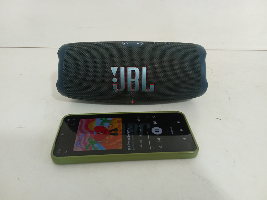 Speaker Potencia Watts No Tiene Marca Jbl Sin Control Modelo Charge 5 Usado Con Desgaste Sin Caja Acc No Tiene