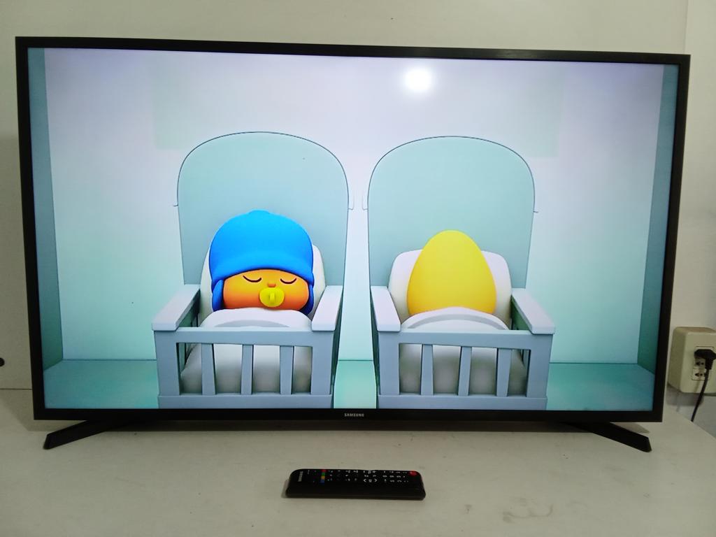 Televisor Led Smart De 43 '' Marca Samsung Modelo Un43j5290ag Con Control Usado En Buen Estado Acc Control