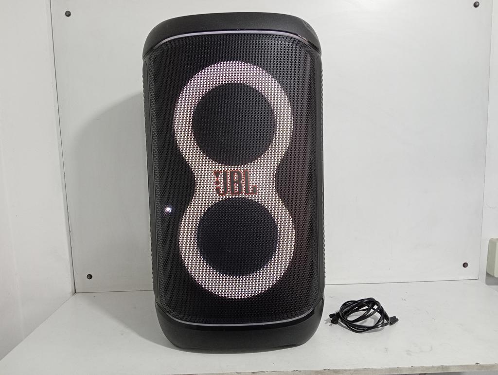 Caja De Sonido Amplificada Marca Jbl Modelo Partybox 520 Sin Control Usado En Buen Estado Acc Cargador