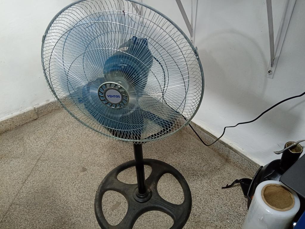 Ventilador 3 Velocidades Marca Ventos Modelo 18" Usado En Buen Estado Acc No Tiene