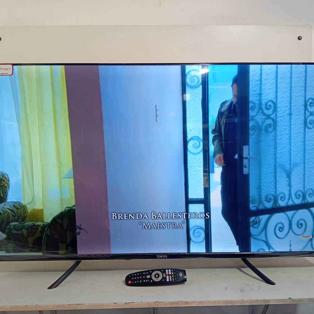 Televisor Led Smart De 50 '' Marca Tokyo Modelo Tvtokkuf50gtv Con Control Usado En Buen Estado Acc Patitas