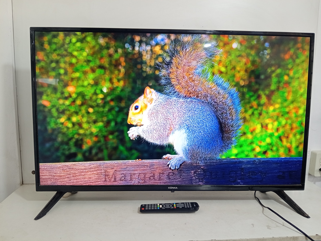 Televisor Led Smart De 43 '' Marca Konka Modelo Kdl43tc672ln Con Control Usado En Buen Estado Acc Patitas