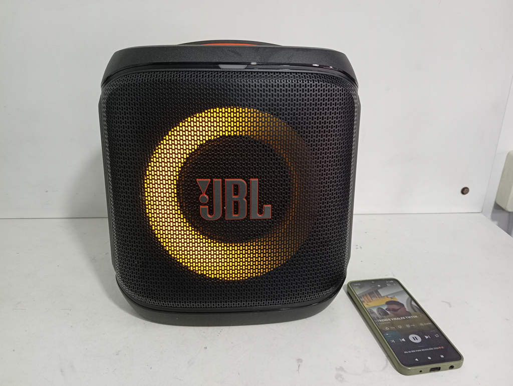 Caja De Sonido Amplificada Marca Jbl Modelo Party Box Encess 2 Sin Control Usado En Buen Estado Acc No Tiene