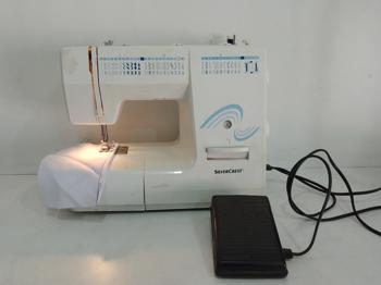 Maquina De Coser Familiar Marca Silvercrest Modelo 8750 Usado En Buen Estado Acc: C/PedalC/Luz