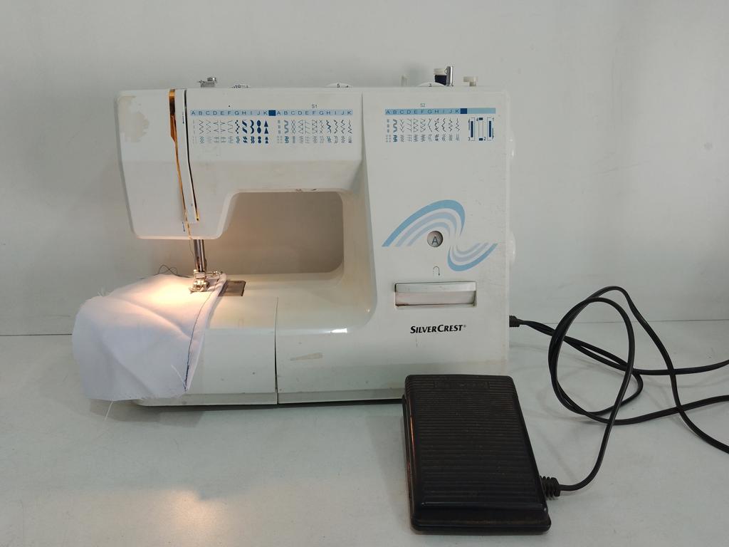 Maquina De Coser Familiar Marca Silvercrest Modelo 8750 Usado En Buen Estado Acc C/PedalC/Luz