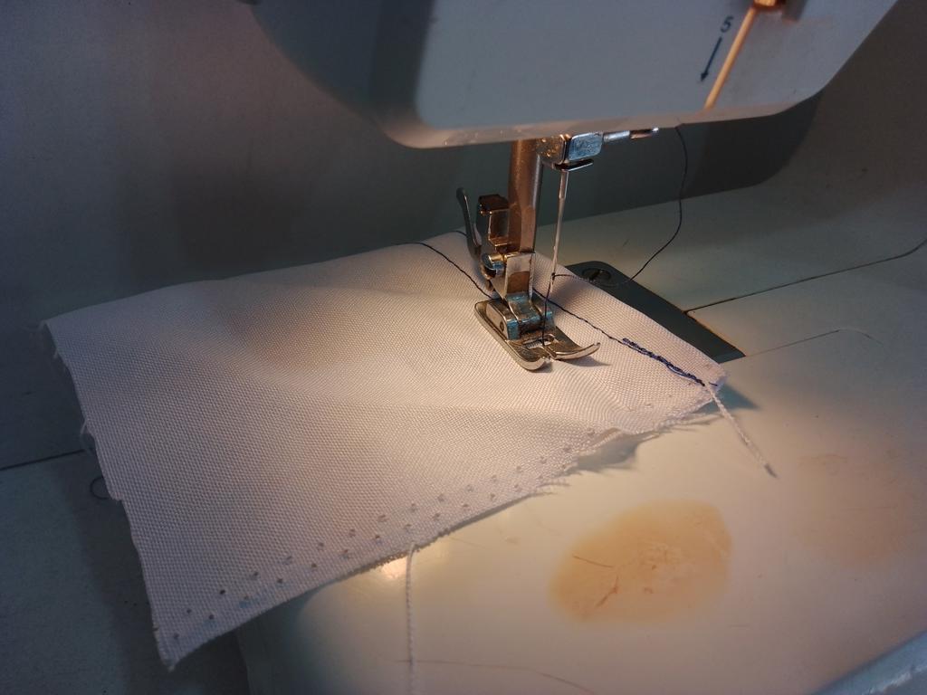 Foto 2 de Maquina De Coser Familiar Marca Silvercrest Modelo 8750 Usado En Buen Estado Acc C/PedalC/Luz