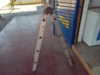 Escalera Marca No Tiene Altura 2 M Cap No Tiene Kg. Usado En Buen Estado Acc No Tiene