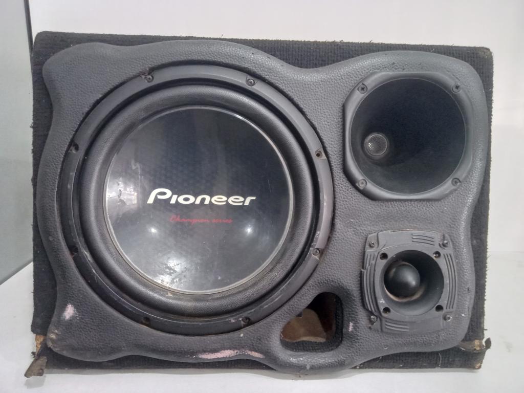 Caja C/ Parlantes Para Auto Usado Con Desgaste Acc C/1 Woofer PioneerC/1 CornetaC/1 Twister
