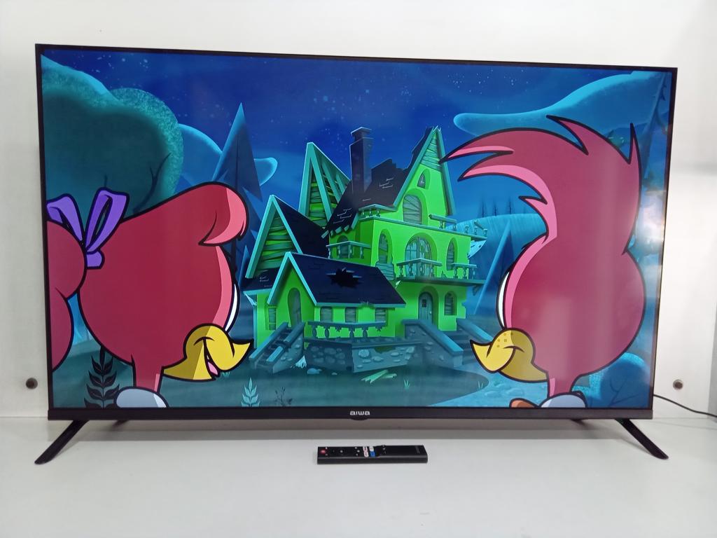 Televisor Led Smart De 43 '' Marca Aiwa Modelo Aw43b4smfl Con Control Usado En Buen Estado Acc C/2 Patitas De Pedestal