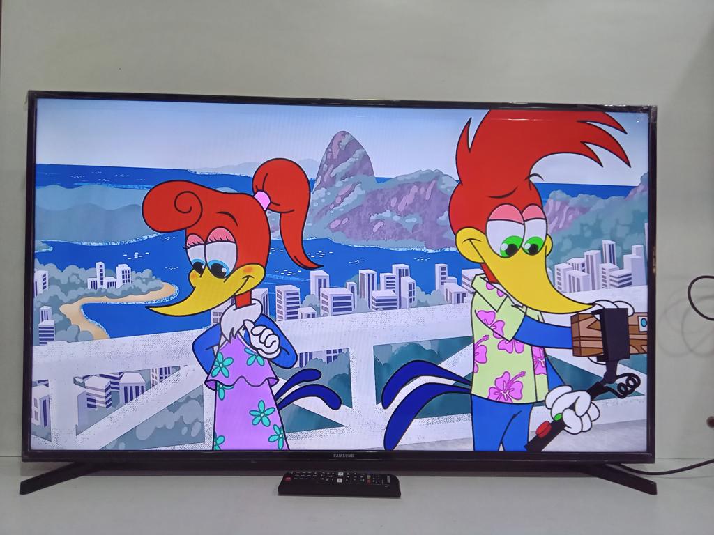 Televisor Led Smart De 43 '' Marca Samsung Modelo Un43t5202ag Con Control Usado En Buen Estado Acc C/Cable PowerC/2 Patitas De Pedestal