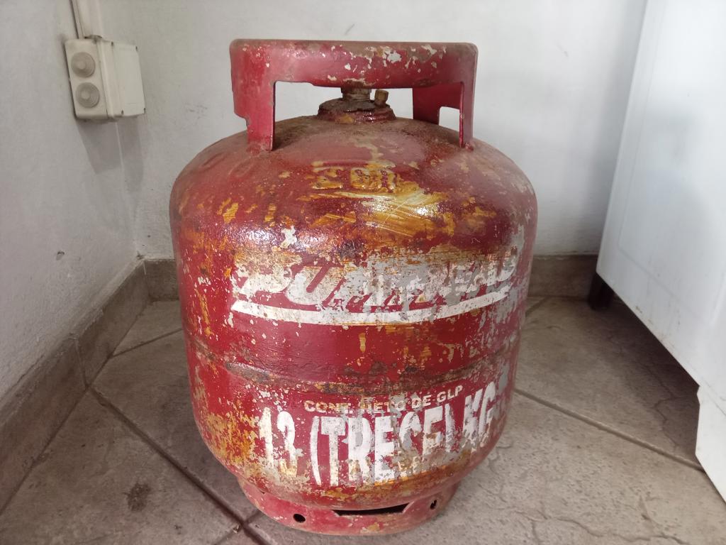 Garrafa Cap 13 Kg. Marca Pumagas Usado Con Desgaste Color Rojo Acc No Tiene