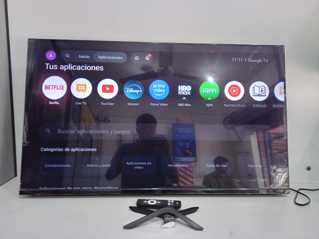 Televisor Led Smart De 43 '' Marca Jam Modelo Gtm5ultra-43gfsa Con Control Usado En Buen Estado Acc C/TornillitosC/2 Patitas De Pedestal