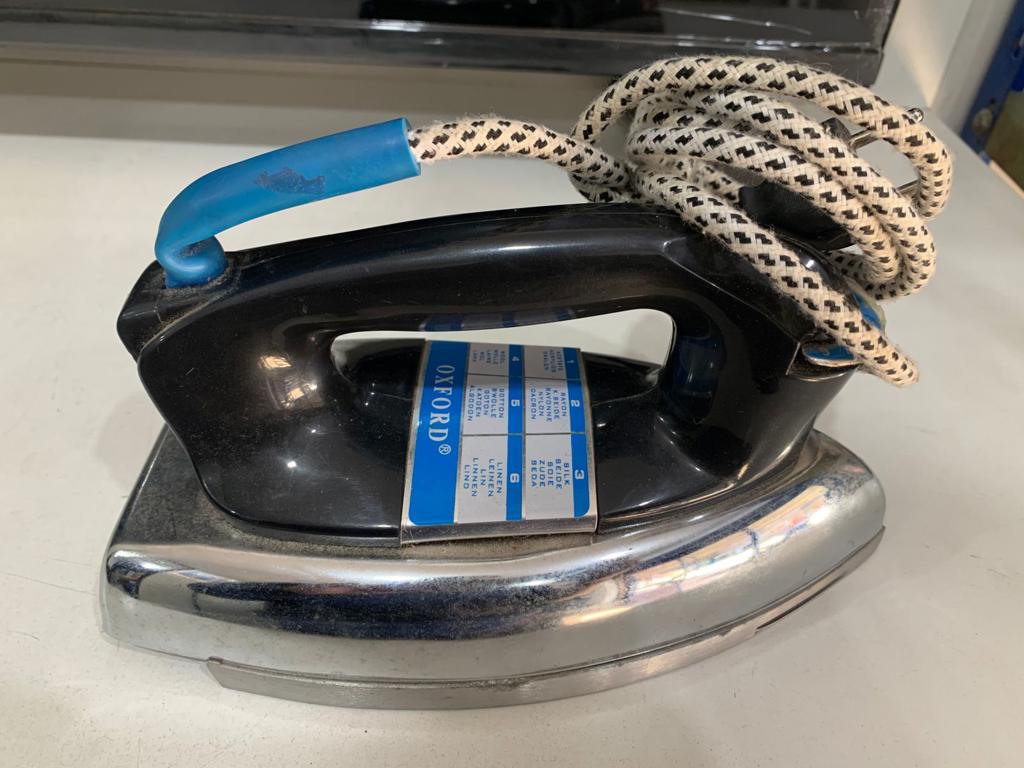 Foto 2 de Plancha Electrica Marca Oxford Modelo No Tiene Usado En Buen Estado Acc No Tiene