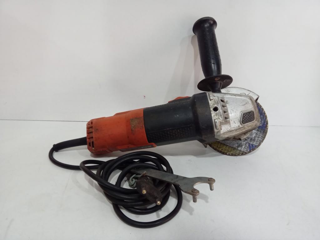 Foto 2 de Pulidora Marca Black Decker Modelo G720-B2c Tamaño Pequeño Usado Con Desgaste Acc C/DiscoC/LlaveC/ProtectorC/Manija