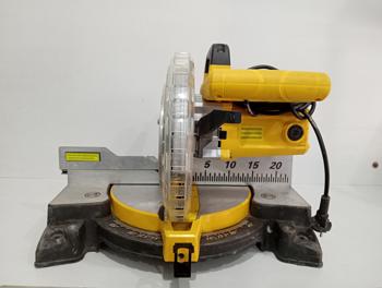 Sierra Tipo Ingletadora Marca Ferton Modelo Sel255 Miter Saw Usado En Buen Estado Acc C/DiscoC/Protector