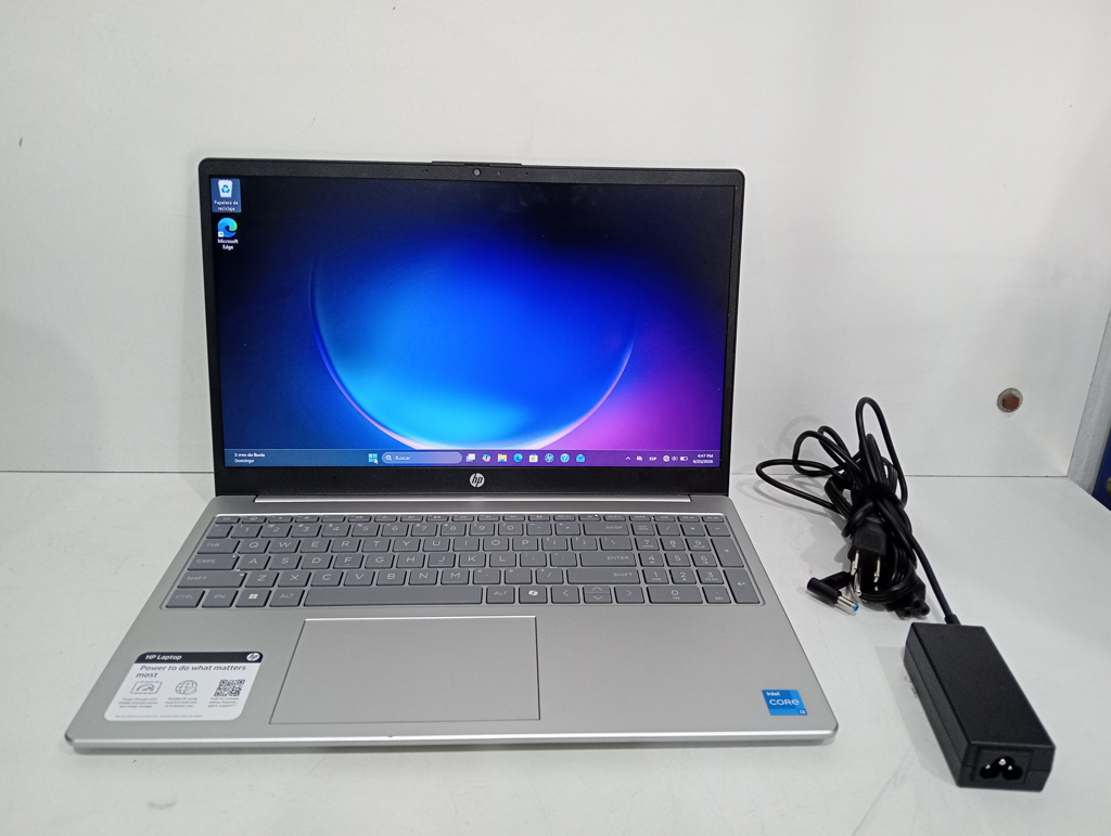 Notebook Marca Hp Modelo 15fd0113dx Procesador Intel-Core-I3 Memoria Ram 8 Gb Disco Duro 118 Gb Generacion 12 Acc C/Teclado Numerico