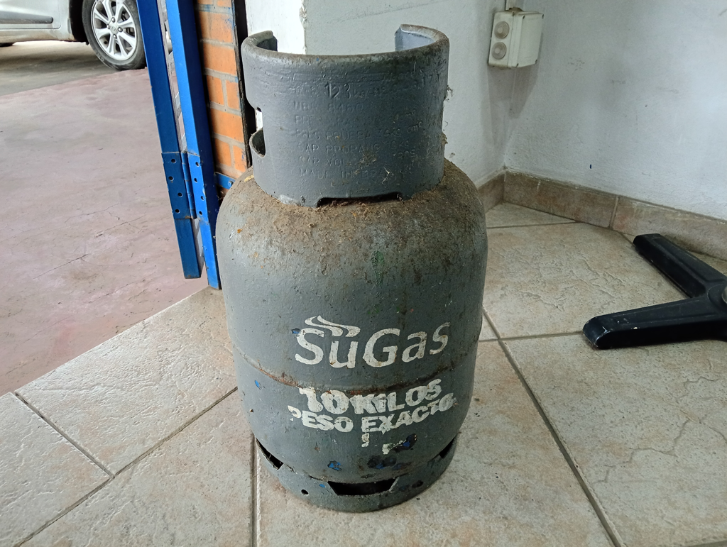 Garrafa Cap 10 Kg. Marca Sugas Usado En Buen Estado Color Gris Acc No Tiene