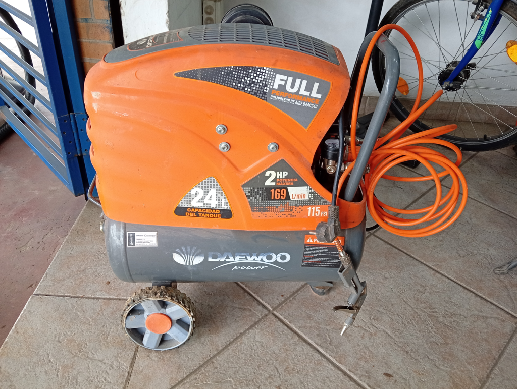 Compresor De Aire Marca Daewoo 25 Lts Modelo Daac24dn Potencia Hp 2 Usado En Buen Estado Acc C/Manguerita